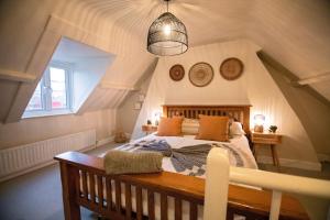 a bedroom with a bed in a attic at Nadder Lodge - Salisbury in Old Sarum