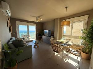 a living room with a couch and a table with chairs at Veneziola Golf II by Alina365 in La Manga del Mar Menor