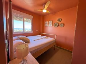 a bedroom with orange walls and a bed with a window at Veneziola Golf II by Alina365 in La Manga del Mar Menor +63 photos