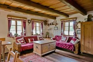 a living room with red furniture and windows at Chalupa Dolní Hedeč blízko Dolní Moravy in Horní Orlice