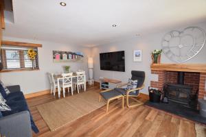 a living room with a fireplace and a dining room at 2 Bed in Braunton oc-stabb in Braunton