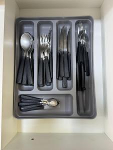 a tray filled with utensils in a drawer at Casa Matteucci 2 quartos in Londrina