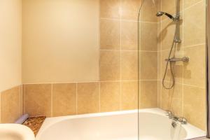 a bathroom with a bath tub with a shower at Hillbrook House 4- Malvern in Great Malvern +31 photos