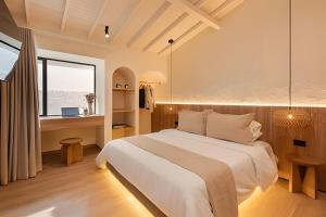 a bedroom with a large white bed and a window at 2Luxury Provenza: Htd Pool, Jacuzzi, BBQ, Pool in Medellín