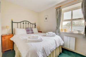 a bedroom with a large bed with towels on it at 2 Bed in Leyburn oc-ds902 in Askrigg