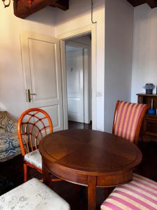 a dining room table and two chairs and a table and a door at A 5 min da Bassano Camera con Bagno Privato e Area Fitness in Bassano del Grappa +28 photos