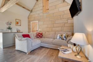 a living room with a couch and a stone wall at 2 Bed in Saltburn-by-the-sea oc-wa021 in Easington
