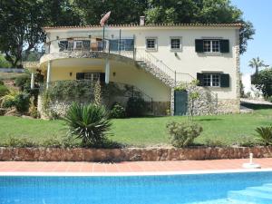 สวนหย่อมนอก Cozy Villa with Private Swimming Pool