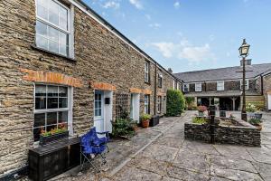 an exterior view of a brick building at 2 Bed in Edmonton oc-p00586 in Wadebridge +14 photos