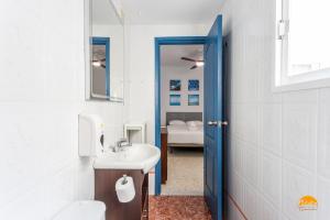 a bathroom with a sink and a mirror at Apartamento Encanto Gaditano con Terraza by Cádiz Time in Cádiz +27 photos