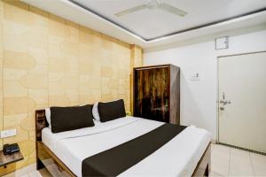 a bedroom with a white bed and a shower at Super Collection O Hingna Road in Nagpur +47 photos