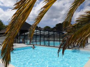 a view of the swimming pool at the resort at Camping Kerscolper - Mobil home 3 pièces 4/6 personnes + TV MAE-9591 in Fouesnant