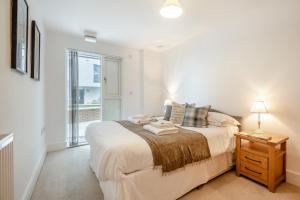 a white bedroom with a bed and a window at 2 Bed in Bournemouth oc-b27914 in Bournemouth
