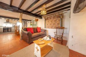 a living room with a couch and a table at Allt-Goch in Llanbedr