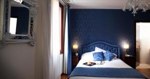 Postel nebo postele na pokoji v ubytování Hotel Ca' D'Oro - WENICE Deep Culture