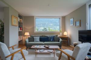 a living room with a couch and a tv at Chambres d'hôtes Les Vergers in Chalais