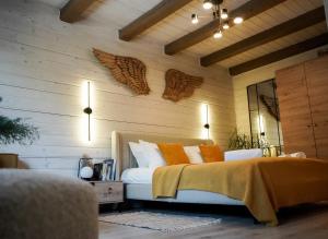 a bedroom with a bed with orange and white pillows at Котедж Rest Hill in Vorokhta