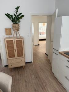 a kitchen with a plant on top of a cabinet at R Lodge in Winterberg