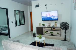 a living room with a couch and a table at Espacio Ideal 201 in Yopal
