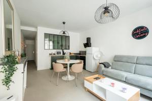 a living room with a couch and a table at COCKTAIL & DREAM #Hyper Centre# Renové# fully equiped in Chalon-sur-Saône
