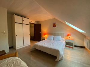 a bedroom with a large white bed in a attic at Appartement spacieux en duplex in Saint-Lary-Soulan