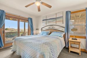 a bedroom with a bed and a window at HIWA03: Lands End in Waves +34 photos