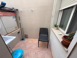 a small bathroom with a chair and a sink at Apartamento céntrico junto paseo, playas y zonas de interés!! in Águilas +30 photos