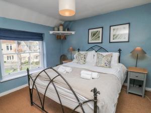 a bedroom with a bed with towels on it at Ostlers in Burford