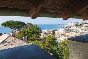 a view of the ocean from a house at Torre Dell'Amore, Genova, Seaview in Genoa