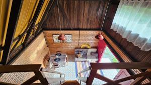 an overhead view of a room in a tiny house at Chalé lindo e confortável! in Massaranduba