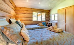 a bedroom with two beds in a log cabin at 4 Bed in Alston oc-nb575 in Alston