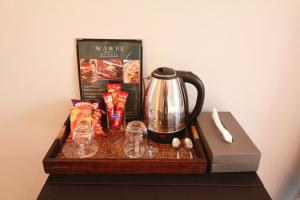 a wooden tray with a coffee maker and some drinks at Wawee Sunset, Doi Chang Chiang Rai in Ban Huai Khai