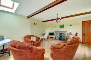 a living room with two chairs and a fireplace at 3 Bed in St Columb oc-trembl in Saint Mawgan