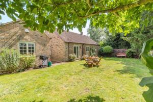 a garden with a table and chairs and a house at 2 Bed in Oxborough oc-r29290 in Oxborough