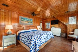 a bedroom with a bed and a wooden ceiling at NH330 It's Beach Time in Nags Head