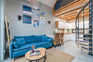 a living room with a blue couch and a table at Stark House Gallery in Borsk