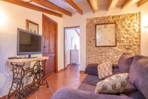 a living room with a couch and a television at Es Raco in Caimari