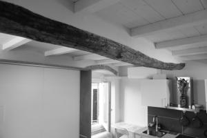 a beam on the ceiling of a room at La Gritta in Lerici
