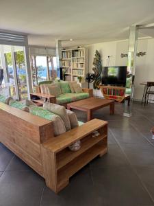 a living room with couches and a flat screen tv at Villa Vaihere in Orufara