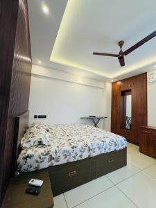 a bedroom with a bed and a ceiling at Haven by Glass Loft-Premium 2BHK near KIMS and GG Hospital in Trivandrum