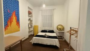 a bedroom with a bed and a painting on the wall at Home lab studio in Córdoba