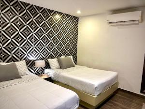 a room with two beds and a wall mural at LÁZARO D primer piso in Monterrey