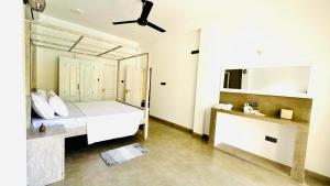 a bedroom with a bed and a mirror and a sink at Villa Mario in Unawatuna