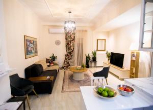 a living room with a couch and a table at Twins in Serres