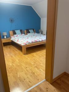 a bedroom with a bed in a room at Ferienwohnung Lenzen in Kall