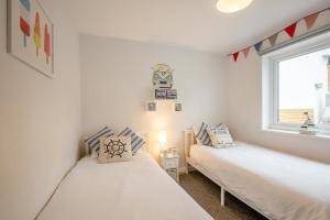 two beds in a room with a window at 3 Bed in Abersoch oc-c33667 in Abersoch