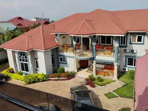 a large house with a red roof at Chateau de Mankosah in Accra