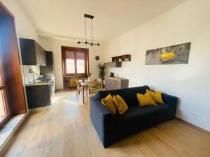a living room with a black couch and a kitchen at Bencivenga Terrace in Rome