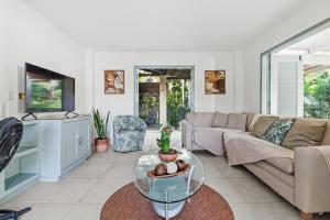 a living room with a couch and a table at A CASA DA PRAIA DO FORTE in Praia do Forte