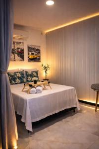a bedroom with a bed with two towels on it at Hotel Pousada Chalé Do Rei in Porto Belo +25 photos